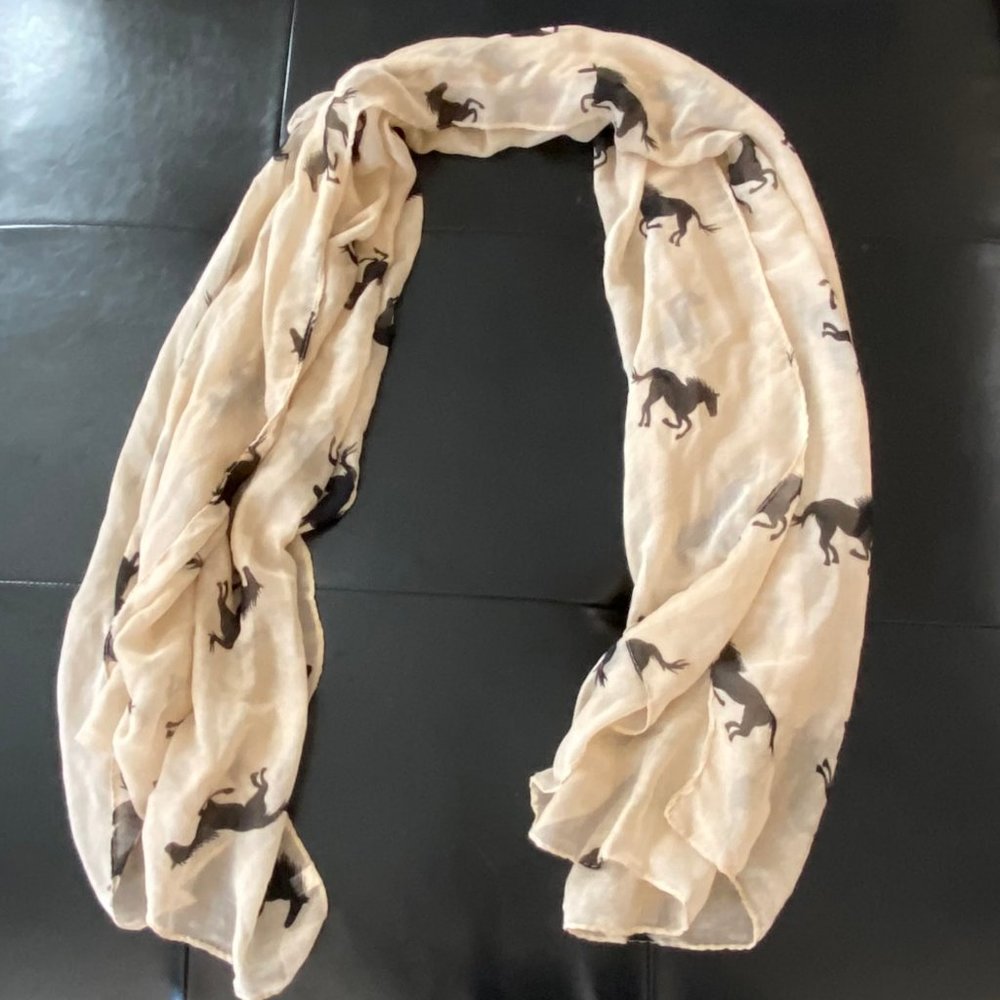 Scarf Tan/Black Horses